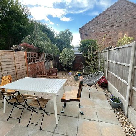 Beautiful Town House With Private Garden And Patio Villa Canford Magna Kültér fotó