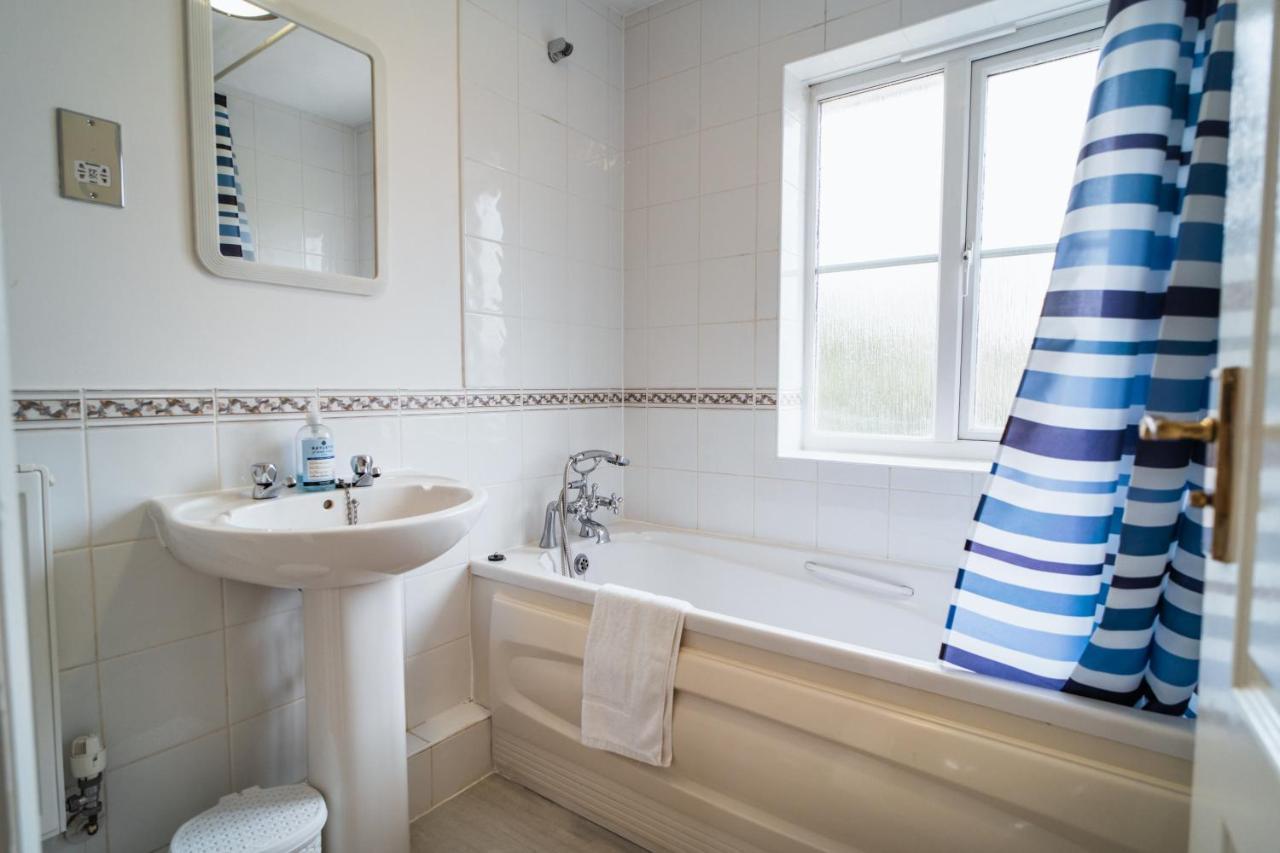 Beautiful Town House With Private Garden And Patio Villa Canford Magna Kültér fotó