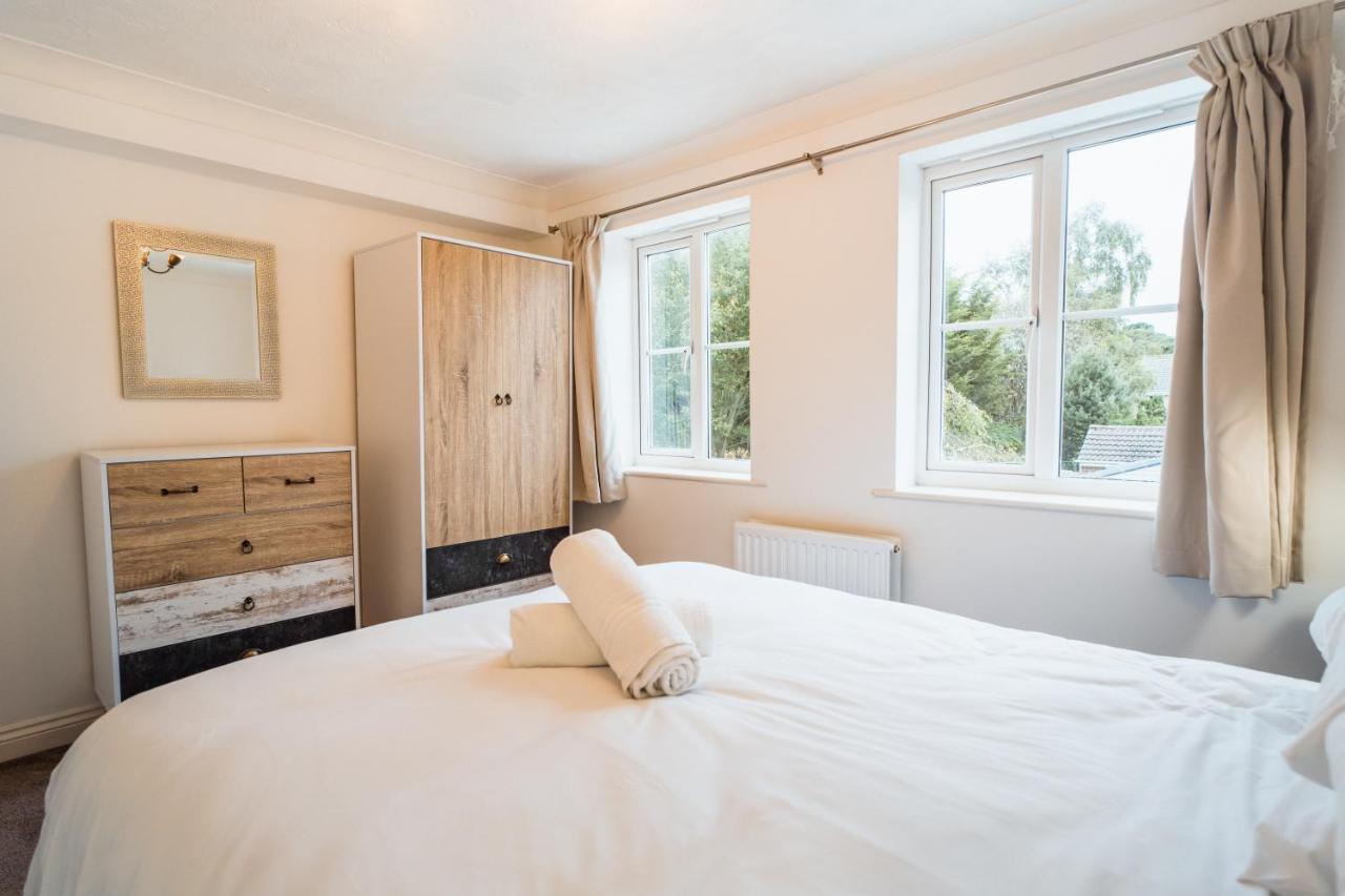 Beautiful Town House With Private Garden And Patio Villa Canford Magna Kültér fotó