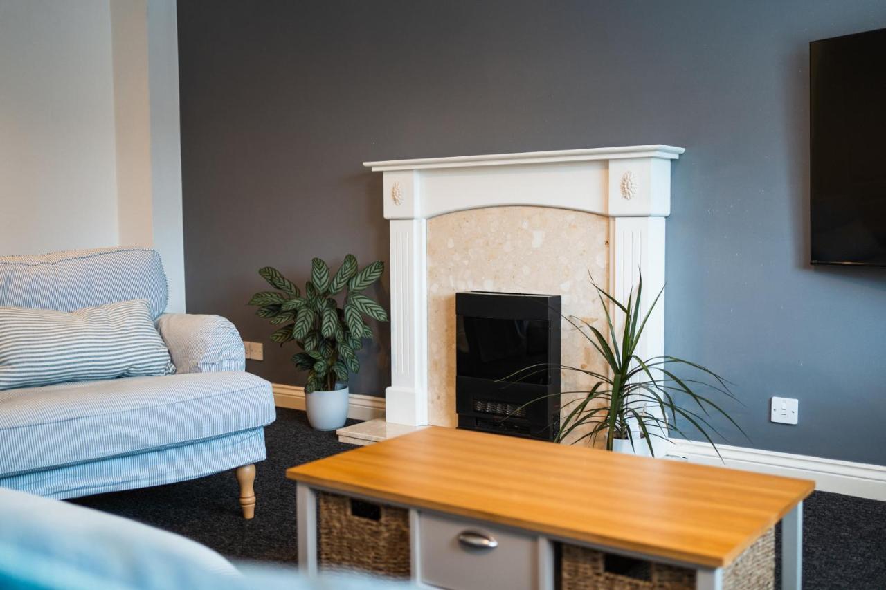 Beautiful Town House With Private Garden And Patio Villa Canford Magna Kültér fotó