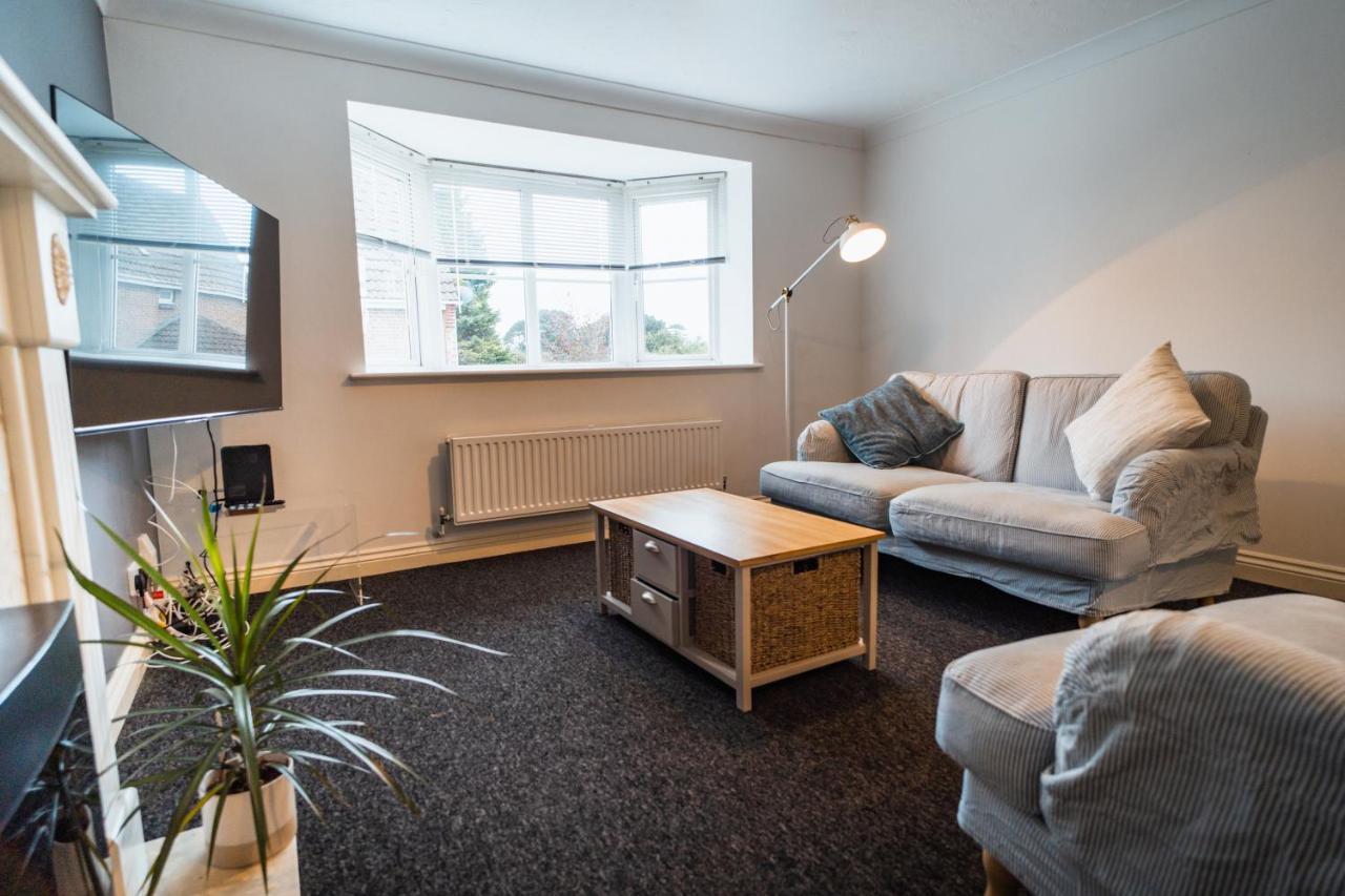 Beautiful Town House With Private Garden And Patio Villa Canford Magna Kültér fotó
