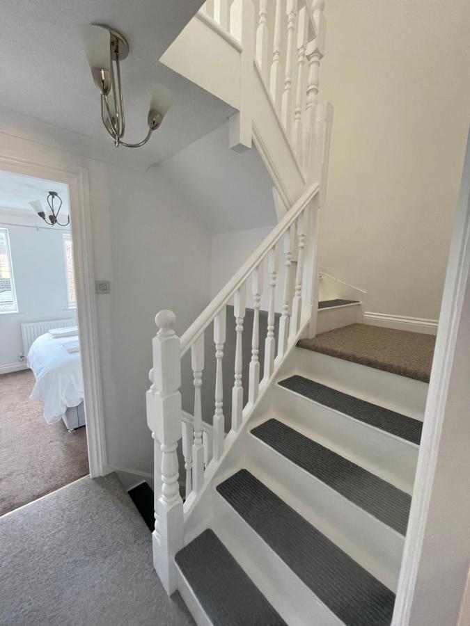 Beautiful Town House With Private Garden And Patio Villa Canford Magna Kültér fotó