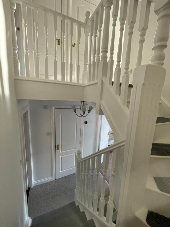 Beautiful Town House With Private Garden And Patio Villa Canford Magna Kültér fotó